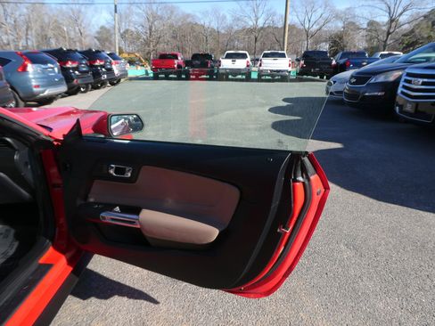 Used 2015 Ford Mustang Coupe image 22