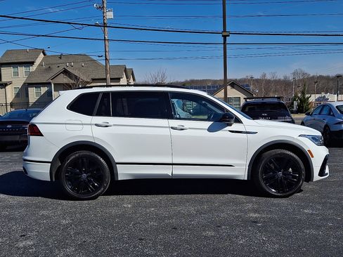 Used 2022 Volkswagen Tiguan SE R-Line AWD/4WD image 7