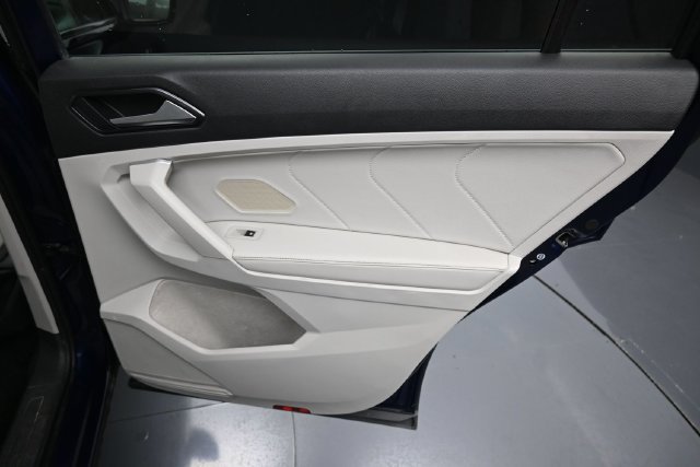 Used 2023 Volkswagen Tiguan SE w/ Panoramic Sunroof Package FWD image 34