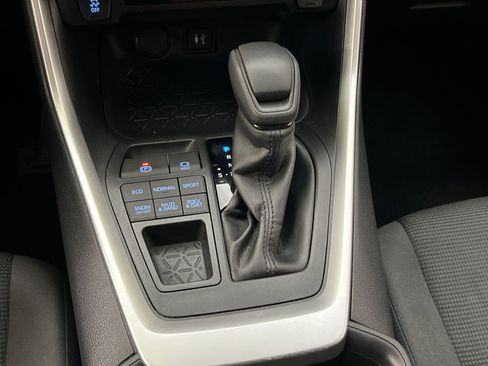 Used 2019 Toyota RAV4 LE w/ All Weather Liner Package AWD/4WD image 21