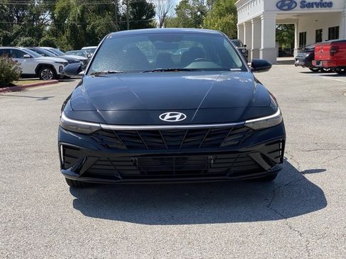 New 2025 Hyundai Elantra SEL image 2