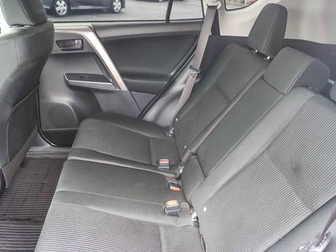 Used 2018 Toyota RAV4 LE image 17