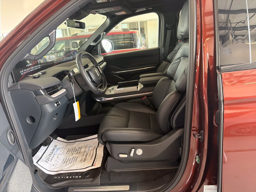 New 2027 Lincoln Navigator Reserve w/ Jet Appearance Package AWD/4WD image 13