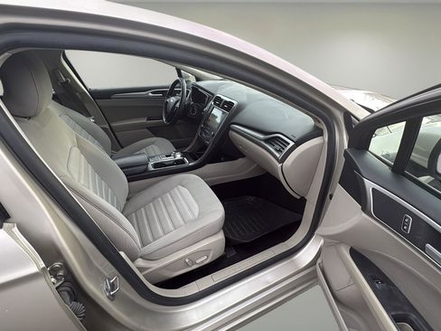 Used 2019 Ford Fusion SE image 13