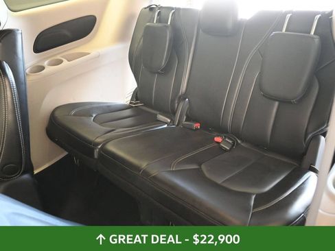 Used 2023 Chrysler Pacifica Touring-L FWD image 21