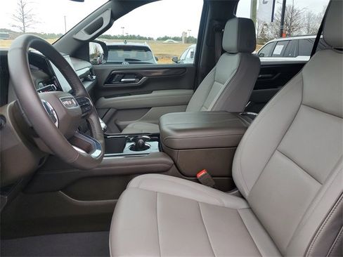 Used 2025 GMC Yukon XL Elevation image 20