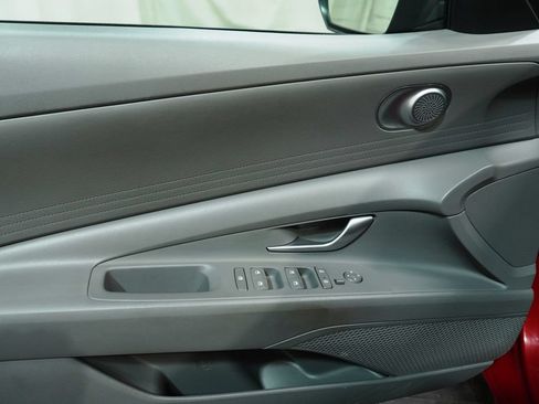 Used 2022 Hyundai Elantra SEL FWD image 11