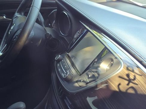 Used 2019 Buick Envision Essence FWD image 8