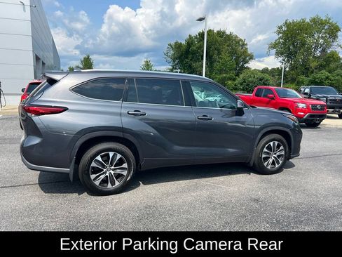 Used 2020 Toyota Highlander XLE AWD/4WD image 13