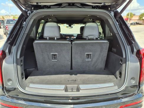 Used 2024 Cadillac XT6 Premium Luxury w/ Technology Package FWD image 21