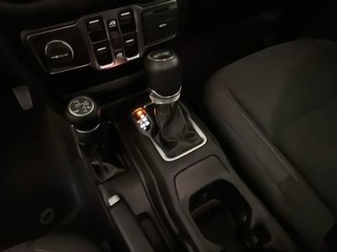 Used 2024 Jeep Wrangler Unlimited Sahara AWD/4WD image 20