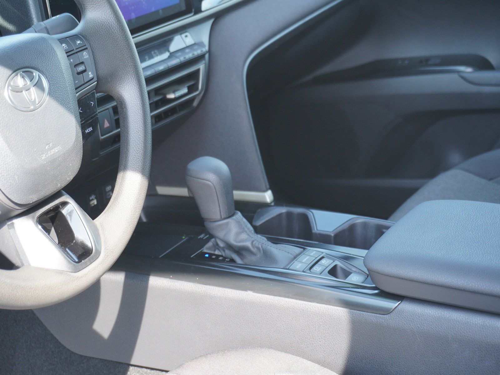 Used 2025 Toyota Camry LE w/ Convenience Package FWD image 20