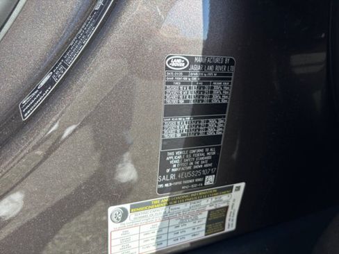 Used 2025 Land Rover Discovery Dynamic SE AWD/4WD image 23