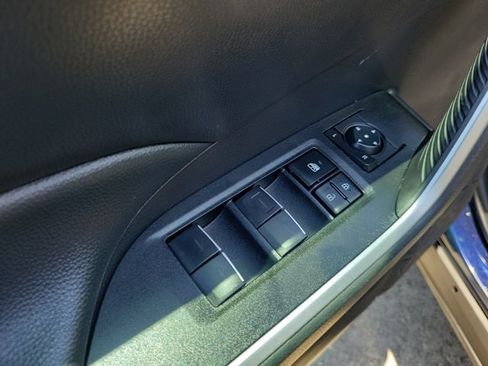 Used 2025 Toyota RAV4 XLE w/ Convenience Package FWD image 13