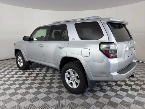 Used 2015 Toyota 4Runner SR5 AWD/4WD image 5