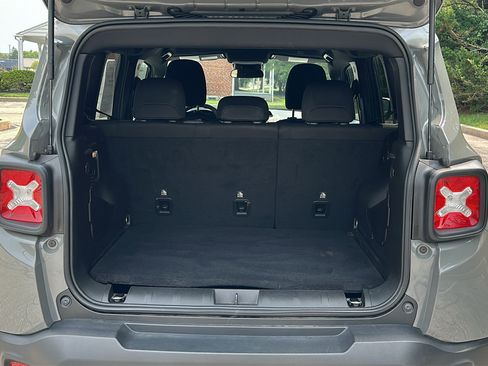 Used 2022 Jeep Renegade Altitude AWD/4WD image 7