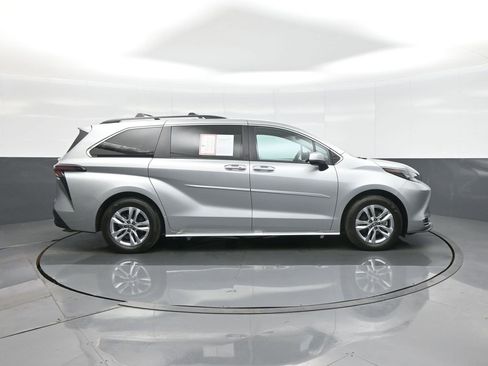 Certified 2024 Toyota Sienna XLE w/ XLE Plus Package image 8