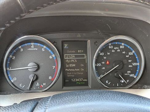 Used 2016 Toyota RAV4 Limited image 11