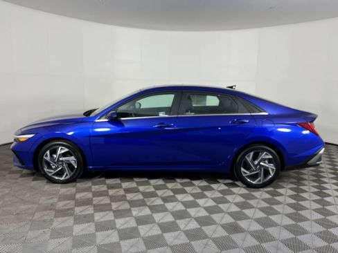 Used 2025 Hyundai Elantra SEL image 9