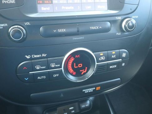 Used 2017 Kia Soul + image 21