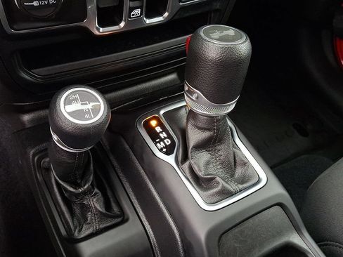 Used 2022 Jeep Wrangler Unlimited Sport AWD/4WD image 17