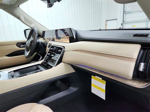 New 2026 Nissan Armada Platinum Reserve image 36