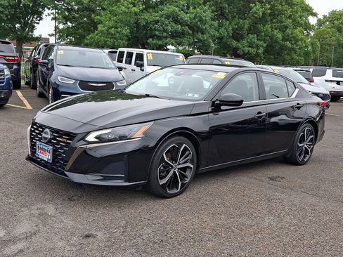 Used 2024 Nissan Altima 2.5 SR FWD image 3