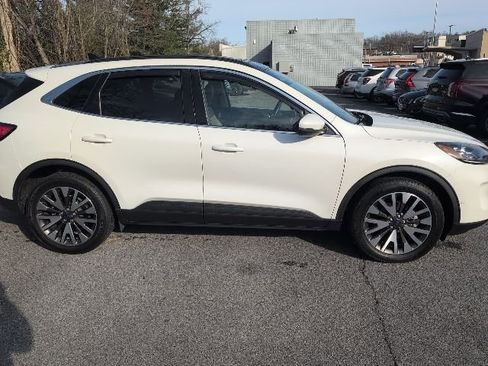 Used 2020 Ford Escape Titanium image 5