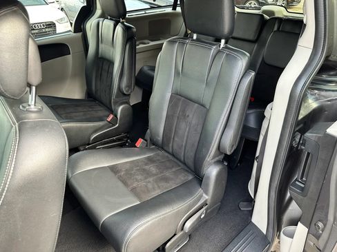 Used 2016 Dodge Grand Caravan SXT FWD image 14
