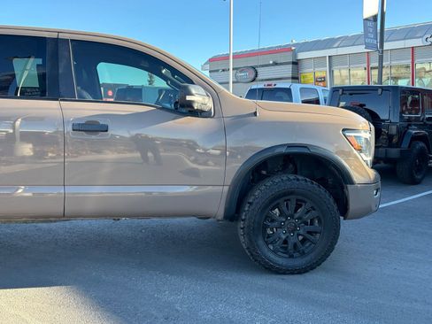 Used 2021 Nissan Titan PRO-4X w/ Pro-4x Convenience Package AWD/4WD image 5