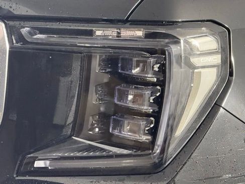 Used 2023 GMC Yukon Denali w/ Denali Reserve Package image 11