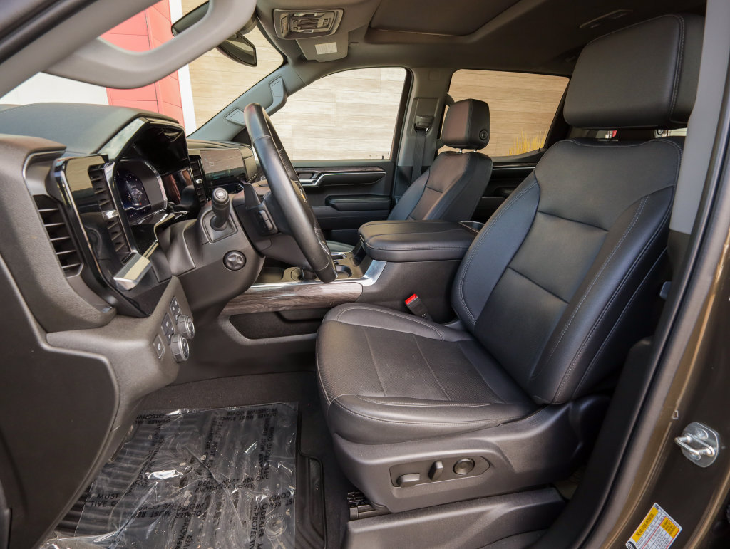 Used 2023 Chevrolet Silverado 1500 LTZ w/ LTZ Premium Package AWD/4WD image 13