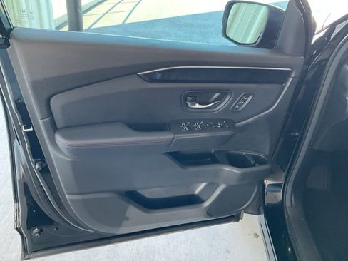 Certified 2025 Honda Pilot Black Edition image 5