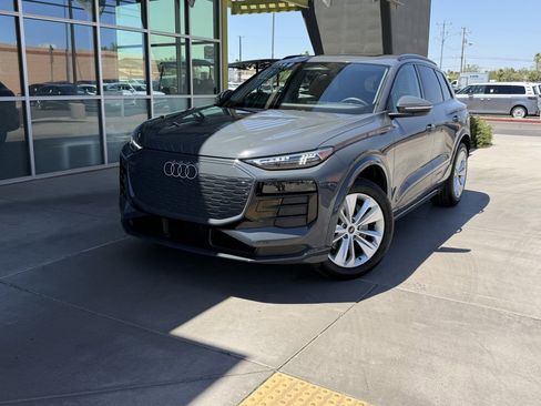 Used 2025 Audi Q6 e-tron Premium Plus w/ Premium Plus RWD image 2