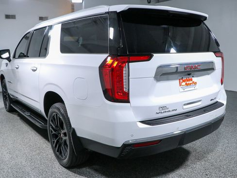 Used 2023 GMC Yukon XL SLT AWD/4WD image 9
