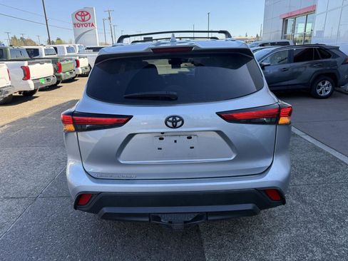 Used 2022 Toyota Highlander XLE image 5