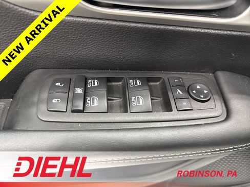 Used 2023 Chrysler Pacifica Limited w/ S Appearance Package image 24