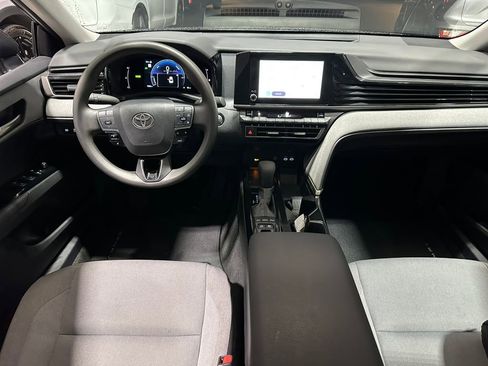Used 2025 Toyota Camry LE w/ Convenience Package image 9