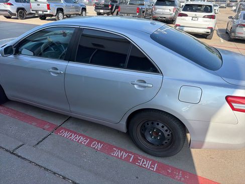 Used 2011 Toyota Camry FWD image 4