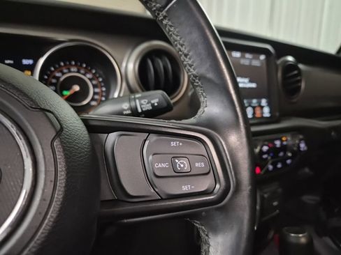 Used 2021 Jeep Gladiator Willys image 17