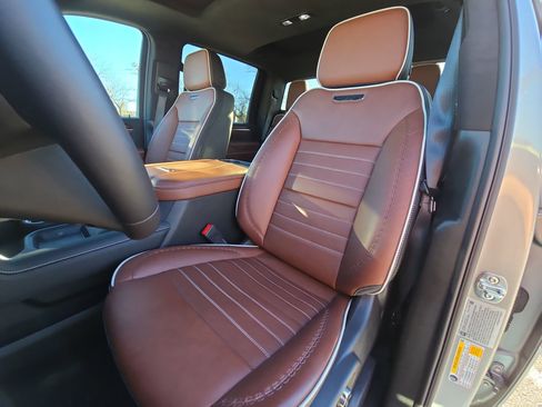 Used 2026 GMC Sierra 2500 Denali Ultimate image 11