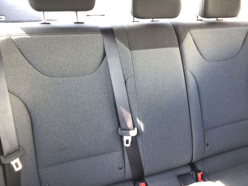 Used 2025 Kia K4 LXS image 37