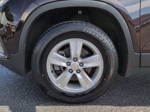 Certified 2022 Chevrolet Trax LT w/ LT Convenience Package AWD/4WD image 32