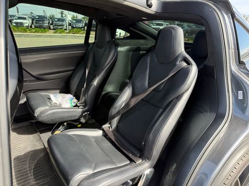 Used 2017 Tesla Model X 75D image 4