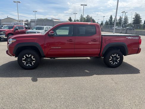 Used 2016 Toyota Tacoma TRD Off-Road AWD/4WD image 2