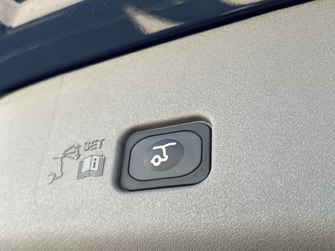 New 2025 Lincoln Nautilus Premier w/ Equipment Group 102A image 38