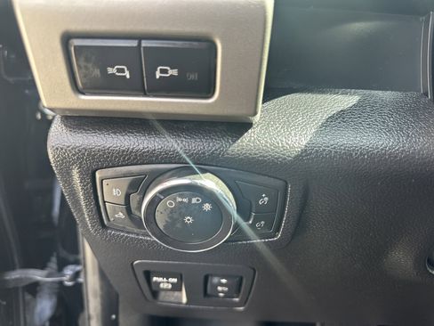 Used 2018 Ford F150 Lariat w/ Equipment Group 502A Luxury AWD/4WD image 23