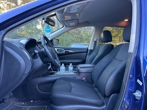 Used 2018 Nissan Pathfinder SV image 10