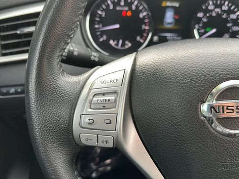 Used 2016 Nissan Rogue SL FWD image 31
