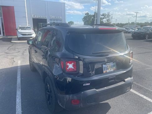 Used 2023 Jeep Renegade Altitude AWD/4WD image 3